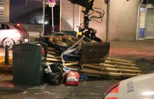 26 december Politie veegt Paul Krugerplein schoon na aanhoudende buitenbranden