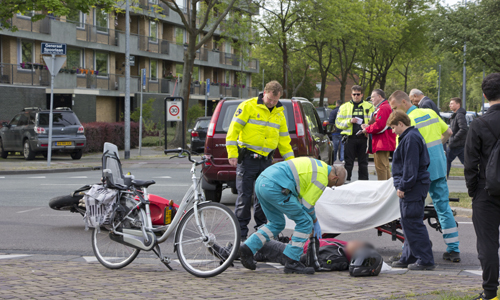 17 mei Gewonde bij botsing tussen motor en personenauto Generaal Spoorlaan Rijswijk