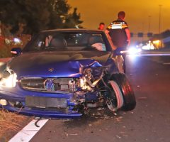 25 juni Bestuurder onder invloed knalt in vangrail A13 Delft 25 juni Bestuurder onder invloed knalt in vangrail A13 Delft