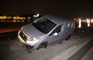 Dronken automobilist knalt door afzetting Hoeksebaan Hoek van Holland