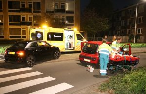 Man gewond na aanrijding tussen twee auto’s Monseigneur van Steelaan Voorburg