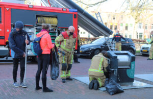 Vrouw gooit per ongeluk jas weg in ondergrondse container Oostplantsoen Delft