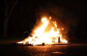 Grofvuil in brand gestoken Groenezijde Den Haag