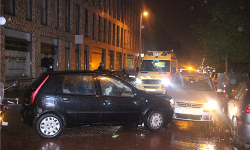 15 oktober Ongeluk tussen twee auto’s op de Hoefkade Den Haag