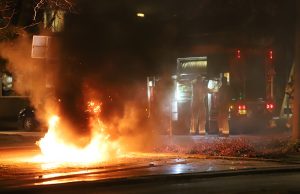 Scooter in brand aan de Papsouwselaan Delft