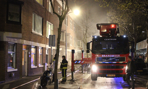 27 april Veel rookontwikkeling bij uitslaande brand in woning Herman Costerstraat Den Haag