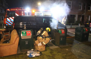 Ondergrondse container voor de derde keer in brand gestoken Garderenstraat Den Haag