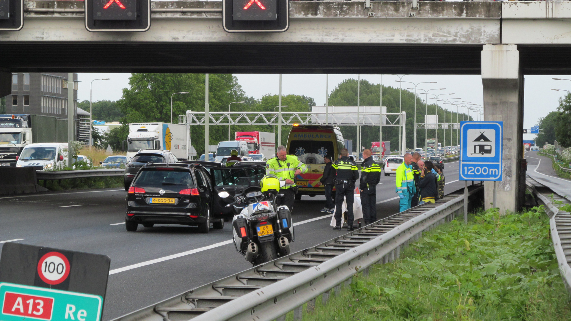 22 juni Kop staart aanrijding tussen 3 personenwagens A13 Delft