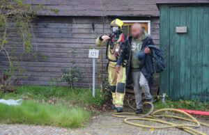 Hulpdiensten rukken uit voor brand in woonboot Nieuwe Plantage Delft