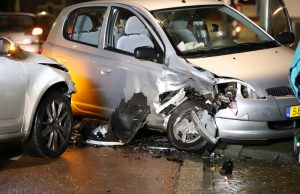 Flinke schade na ongeval tussen twee auto’s Wateringsevest Delft