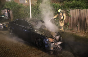 Geparkeerde personenauto uitgebrand Gasseltestraat Den Haag