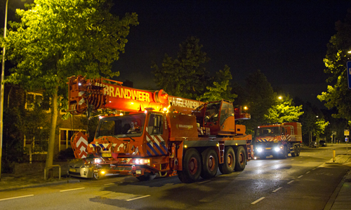 23 juli Brandweer assisteert ambulancedienst met grote kraan Prins Mauritsstraat Delft