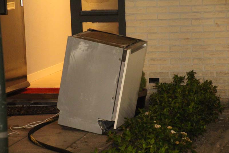 Brand in vaatwasser voor inzet hulpdiensten Pieter de Voisstraat Den Haag Brand in vaatwasser voor inzet hulpdiensten Pieter de Voisstraat Den Haag