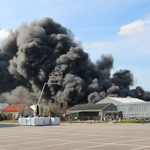 5 kinderen aangehouden na grote brand autosloopbedrijf De Lier