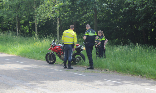 28 mei Motorrijder zonder beschermende kleding komt ten val Madesteinweg Den Haag
