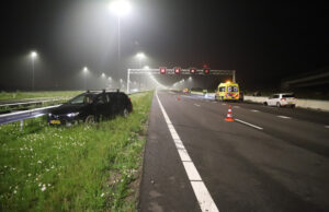 Snelweg volledig afgesloten na aanrijding A4 Leiden