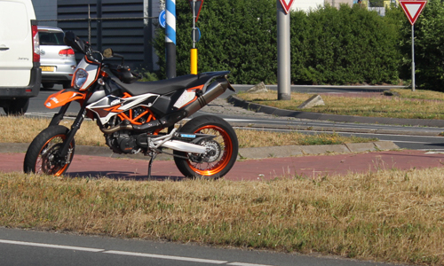 30 mei Motorrijder gewond na botsing met fietser Emmastraat Monster
