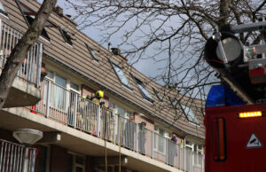 Strijkplank vliegt in brand op zolder Blekerhof Delft