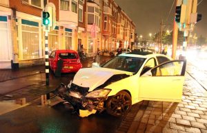 Ravage bij éénzijdige aanrijding Weteringkade Den Haag