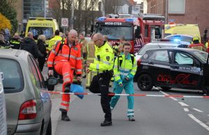 Zwaargewonde bij ernstig ongeluk op de Voorstraat in Poeldijk