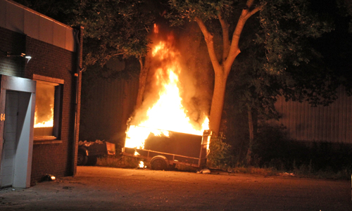 5 juli Aanhanger uitgebrand na flinke brand Zichtenburglaan Den Haag