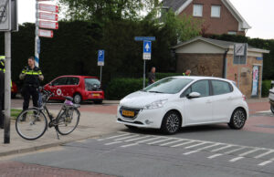 Fietser lichtgewond na aanrijding met auto Jan de Oudeweg Delft