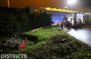 Brandweer start zoekactie na melding ‘auto te water’ Veenakkerweg Den Hoorn