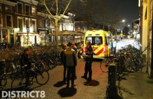 Fietser komt hard ten val na aanrijding Oude Delft Delft