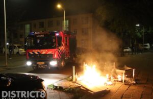 Brandweer blust in brand gestoken afval Ulenpasstraat Den Haag