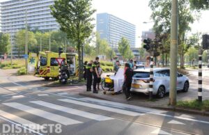 Vrouw gewond na aanrijding Delflandplein Delft