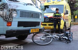 Fietsster gewond na aanrijding met busje op beruchte rotonde Delflandplein Delft