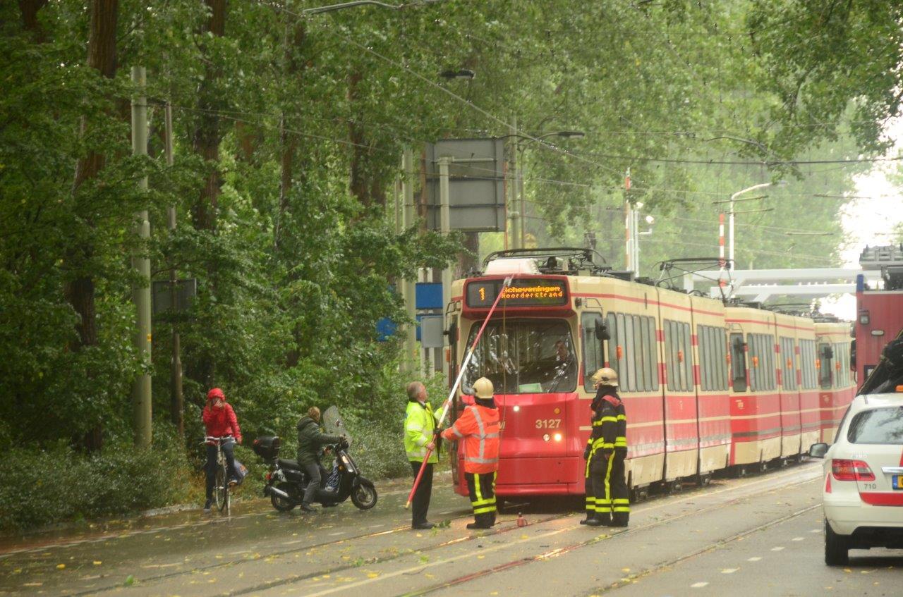 10 september Tak valt op bovenleiding tram Delft