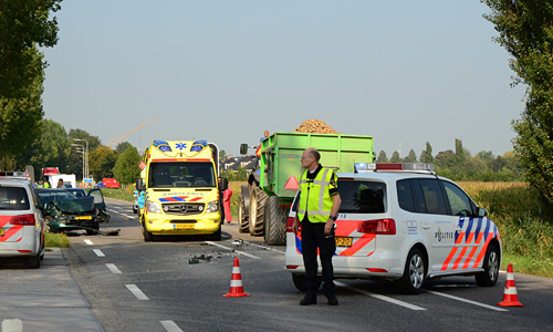 18 september Aanrijding tussen drie auto’s en tractor N209 Hazerswoude