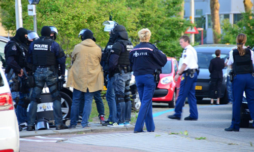 10 juni Arrestatieteam valt woning binnen Zoetermeer