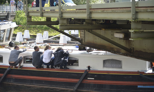 Media Terplaatse_boot_vast_spoorbrug_ldn_13082014_Image00099