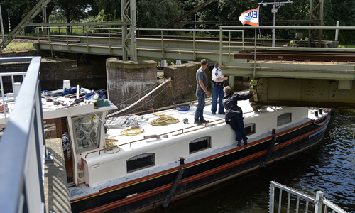 Media Terplaatse_boot_vast_spoorbrug_ldn_13082014_Image00100