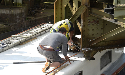 Media Terplaatse_boot_vast_spoorbrug_ldn_13082014_Image00102