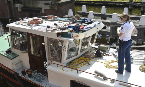 Media Terplaatse_boot_vast_spoorbrug_ldn_13082014_Image00106