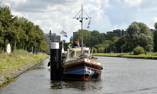 Media Terplaatse_boot_vast_spoorbrug_ldn_13082014_Image00110