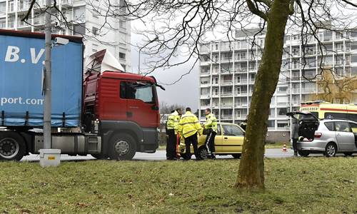 25 februari Gewonde bij flinke kop-staartbotsing Voorschoterweg Leiden