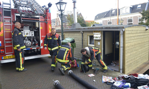 Media_Terplaatse_brandweer_redt_boot_leiden_17102014_Image00100