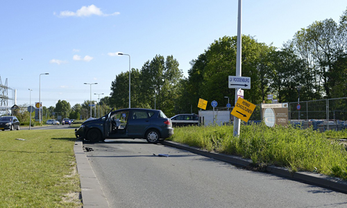 3 mei Bestuurder spoorloos na botsing Gooimeerlaan Leiden