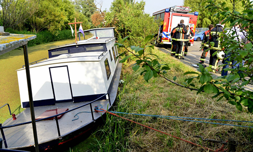 Mediaterplaatse_zinkende_boot_rijnsburg_26062014_Image00106