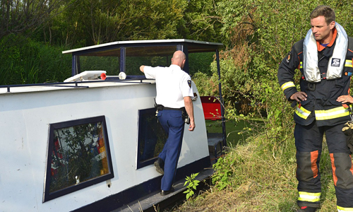 Mediaterplaatse_zinkende_boot_rijnsburg_26062014_Image00107