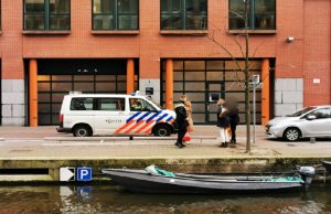 Persoon te water geraakt Zwarteweg Den Haag