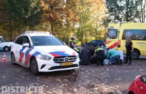 Fietser breekt been na aanrijding met auto Erasmusweg Den Haag