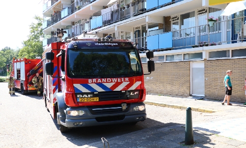 23 juli Brandweer onderzoekt herkomst benzinelucht Albertine Agneslaan Vlaardingen