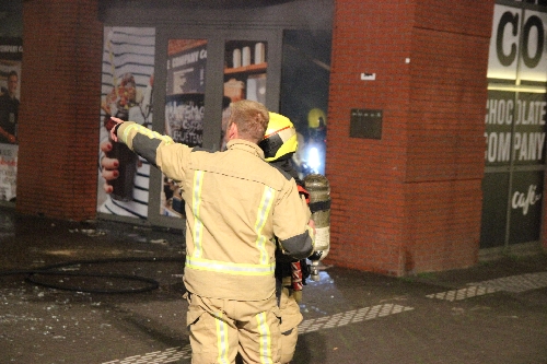 8 september Uitslaande brand verwoest winkel Turfmarkt Den Haag
