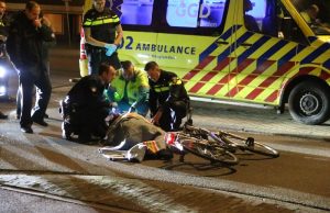 Oudemanstraat deels afgesloten na val van fiets Den Haag
