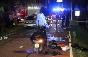 Brommer met opzittenden raken te water Westgaag Maasland